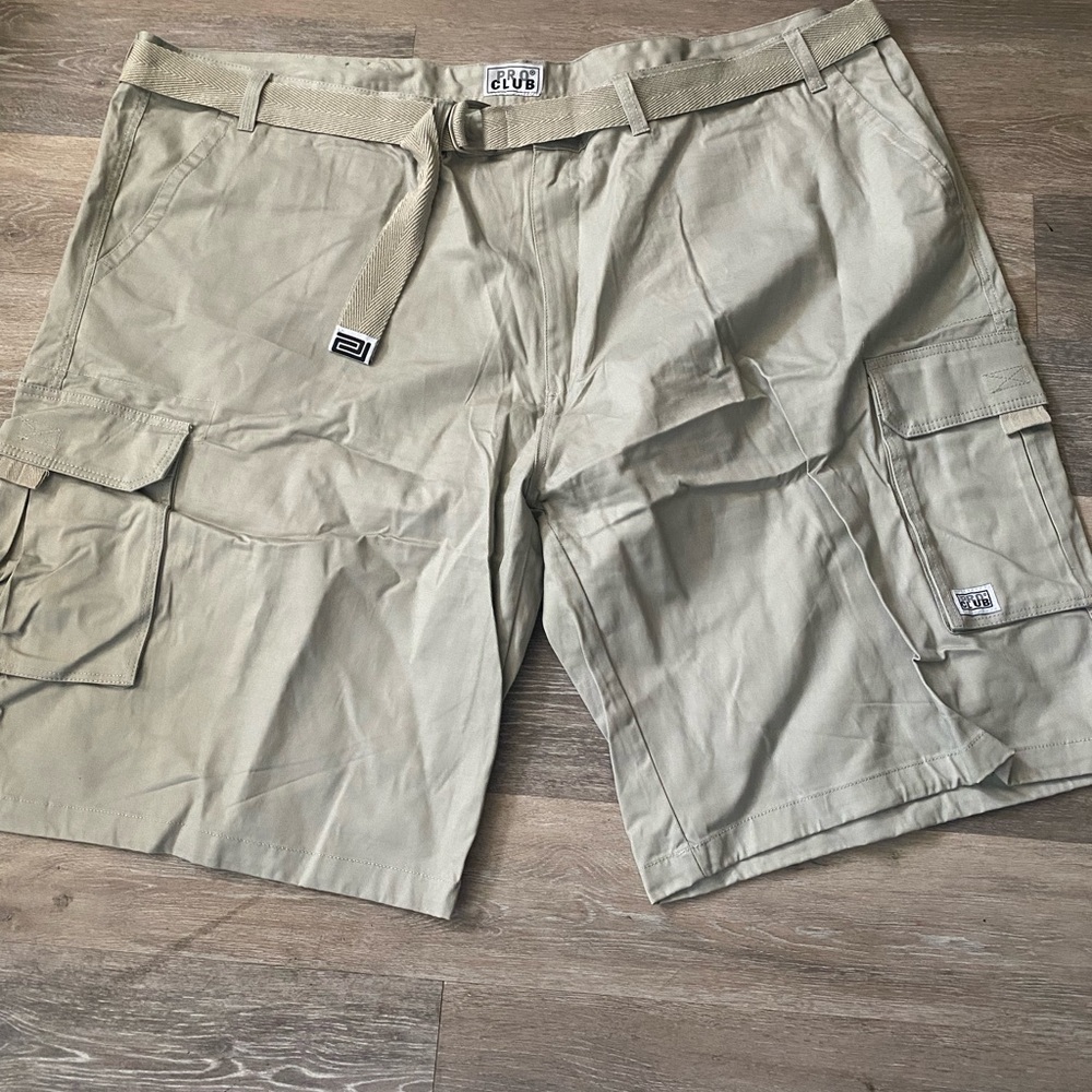 Pro Club- cargo  khaki shorts with belt new without tags